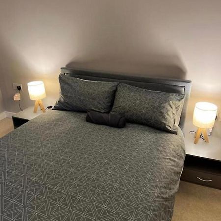 Modern Room Homestay In Apartment With Private Bathroom Croydon Exterior photo